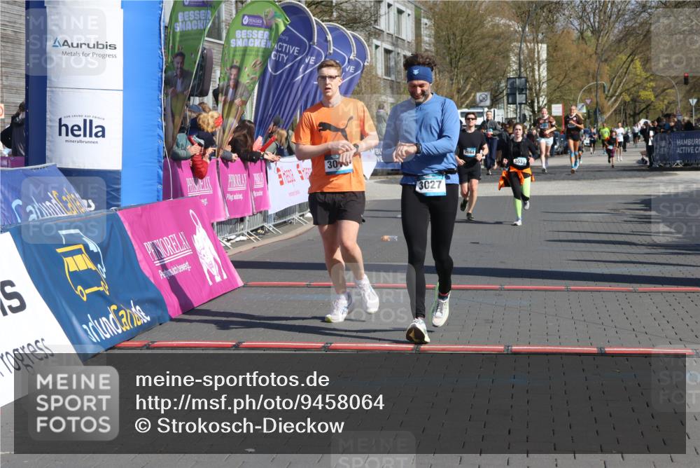 12.04.2026 - 45. Internationalen Wilhelmsburger Insellauf Strokosch-Dieckow http://msf.ph/oto/9458064 12.04.2026 11:04:35 Ziel 3027, 3015 meine-sportfotos.de