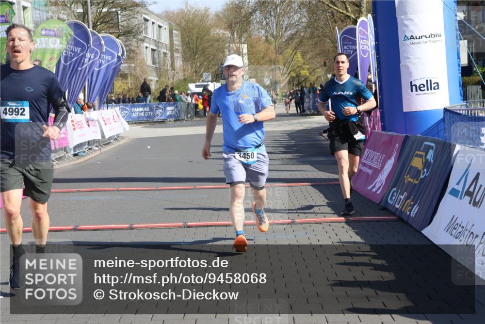 12.04.2026 - 45. Internationalen Wilhelmsburger Insellauf Strokosch-Dieckow http://msf.ph/oto/9458068 12.04.2026 10:47:35 Ziel 4992, 3450, 5054 meine-sportfotos.de