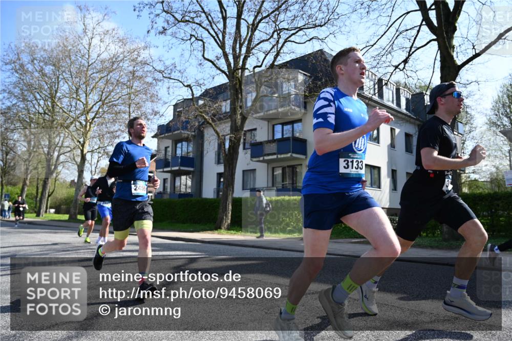12.04.2026 - 45. Internationalen Wilhelmsburger Insellauf J. Mangold http://msf.ph/oto/9458069 12.04.2026 10:34:48 Ziel 3485, 3133, 4807, 3385, 2402, 2917, 2459, 2488, 2482, 4108, 3324, 5492, 5036, 5048, 2423, 2814, 4000, 4000, 5551, 4109, 2497, 2583, 2583, 3759, 4127, 5523, 4884 meine-sportfotos.de
