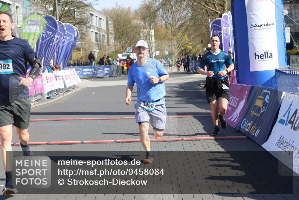 12.04.2026 - 45. Internationalen Wilhelmsburger Insellauf Strokosch-Dieckow http://msf.ph/oto/9458084 12.04.2026 10:47:35 Ziel 4992, 3450, 5054 meine-sportfotos.de