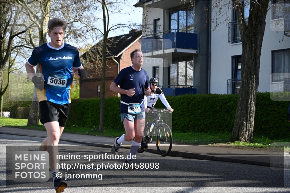 12.04.2026 - 45. Internationalen Wilhelmsburger Insellauf J. Mangold http://msf.ph/oto/9458098 12.04.2026 10:35:01 Ziel 3324, 5492, 5036, 5048, 2423, 2814, 4000, 5551, 4109, 2497, 2583, 3759, 3759, 4127, 5523, 4884, 5603, 4521 meine-sportfotos.de