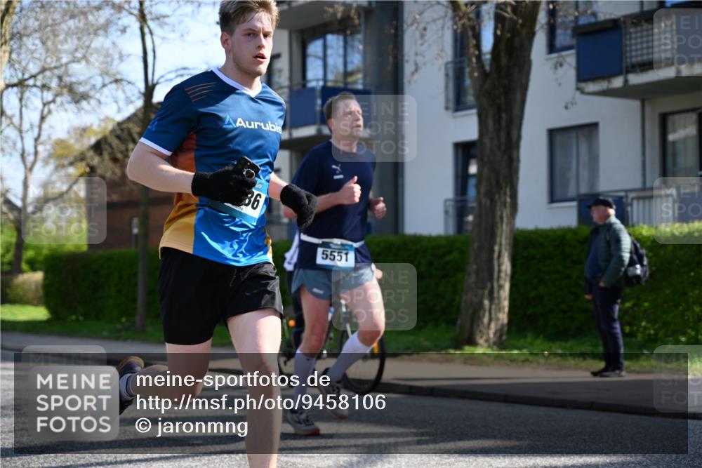 12.04.2026 - 45. Internationalen Wilhelmsburger Insellauf J. Mangold http://msf.ph/oto/9458106 12.04.2026 10:35:02 Ziel 5492, 5036, 5048, 2423, 2814, 4000, 5551, 4109, 2497, 2583, 3759, 4127, 4127, 5523, 4884, 5603, 4521, 5731 meine-sportfotos.de