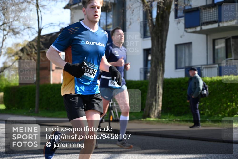 12.04.2026 - 45. Internationalen Wilhelmsburger Insellauf J. Mangold http://msf.ph/oto/9458107 12.04.2026 10:35:02 Ziel 5492, 5036, 5048, 2423, 2814, 4000, 5551, 4109, 2497, 2583, 3759, 4127, 4127, 5523, 4884, 5603, 4521, 5731 meine-sportfotos.de