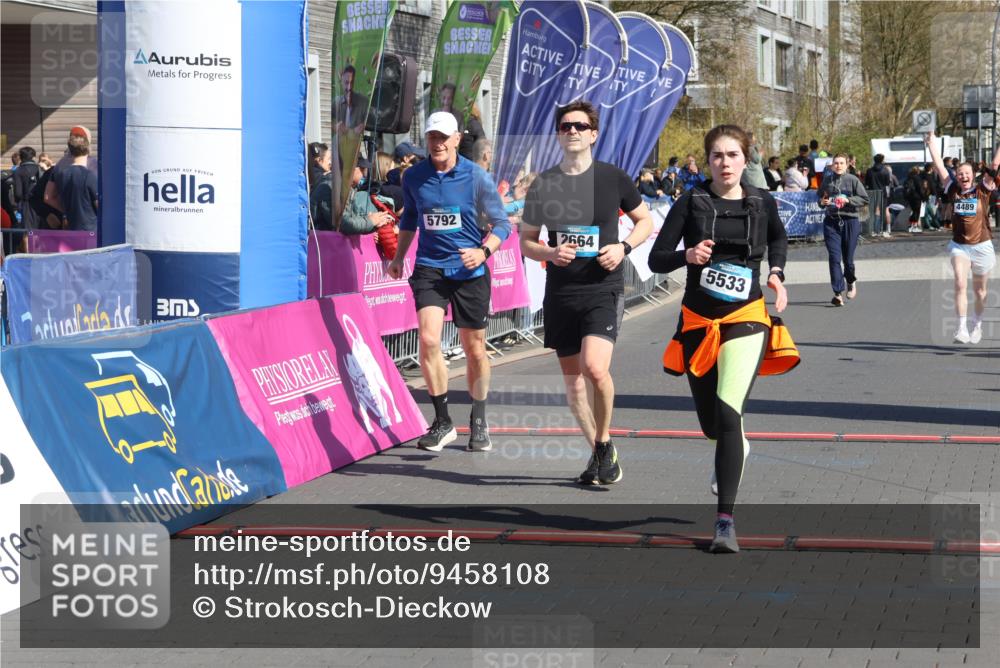 12.04.2026 - 45. Internationalen Wilhelmsburger Insellauf Strokosch-Dieckow http://msf.ph/oto/9458108 12.04.2026 11:04:41 Ziel 5533, 2664, 5792, 4059, 4489 meine-sportfotos.de