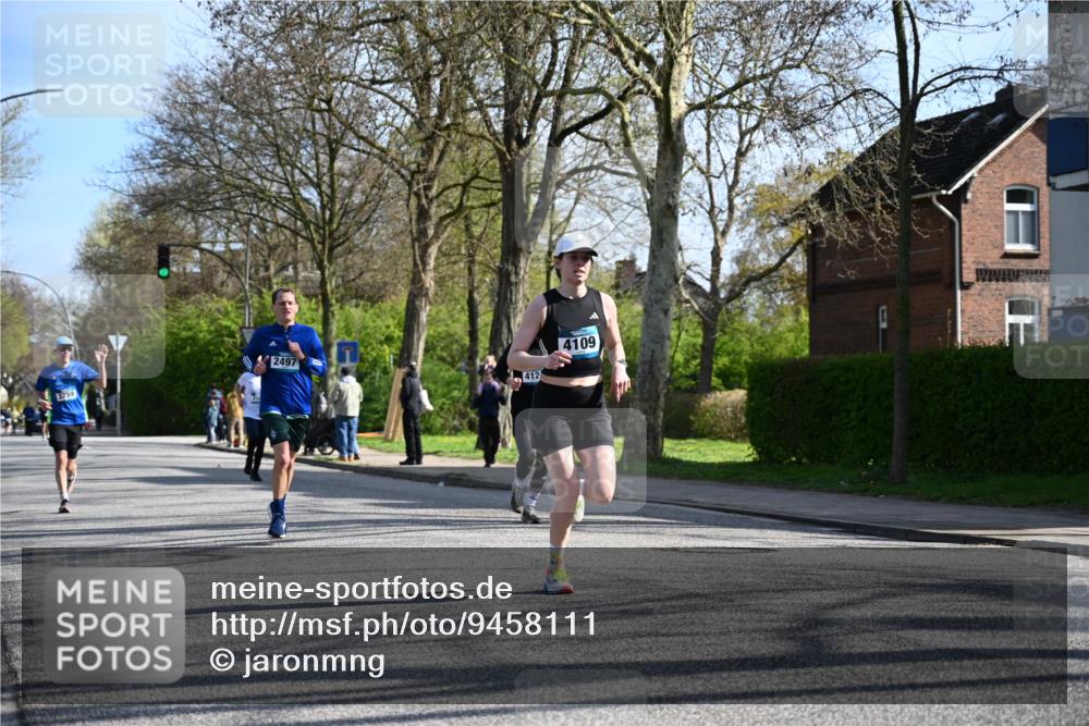 12.04.2026 - 45. Internationalen Wilhelmsburger Insellauf J. Mangold http://msf.ph/oto/9458111 12.04.2026 10:35:07 Ziel 5036, 5048, 2423, 2814, 4000, 5551, 4109, 2497, 2583, 3759, 4127, 5523, 4884, 5603, 4521, 5731, 5950, 5042 meine-sportfotos.de
