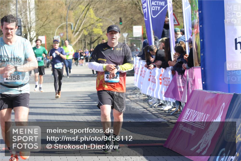 12.04.2026 - 45. Internationalen Wilhelmsburger Insellauf Strokosch-Dieckow http://msf.ph/oto/9458112 12.04.2026 10:47:52 Ziel 2358, 4932 meine-sportfotos.de