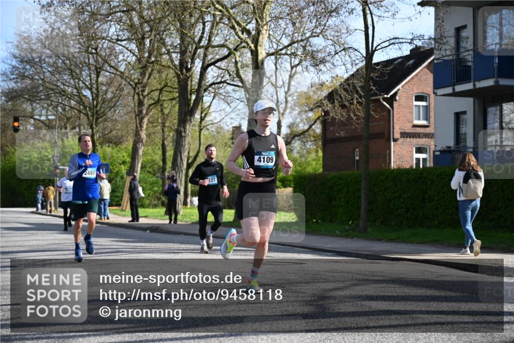 12.04.2026 - 45. Internationalen Wilhelmsburger Insellauf J. Mangold http://msf.ph/oto/9458118 12.04.2026 10:35:07 Ziel 5036, 5048, 2423, 2814, 4000, 5551, 4109, 2497, 2583, 3759, 4127, 5523, 4884, 5603, 4521, 5731, 5950, 5042 meine-sportfotos.de