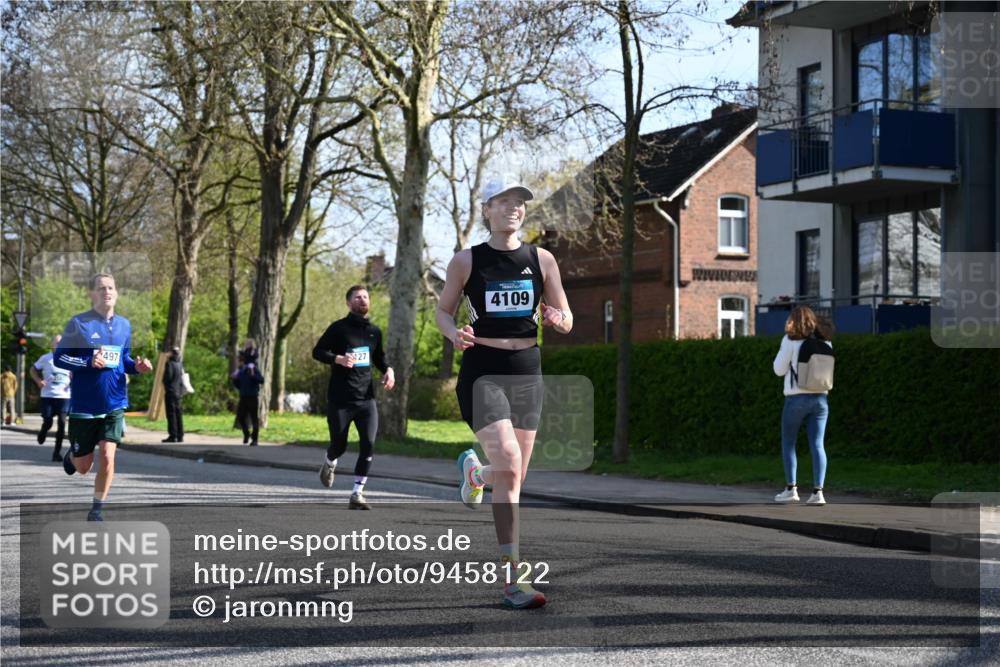 12.04.2026 - 45. Internationalen Wilhelmsburger Insellauf J. Mangold http://msf.ph/oto/9458122 12.04.2026 10:35:08 Ziel 5036, 5048, 2423, 2814, 4000, 5551, 4109, 2497, 2583, 3759, 4127, 5523, 5523, 4884, 5603, 4521, 5731, 5950, 5042, 4050 meine-sportfotos.de