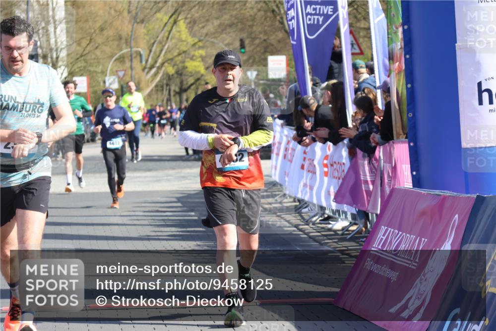 12.04.2026 - 45. Internationalen Wilhelmsburger Insellauf Strokosch-Dieckow http://msf.ph/oto/9458125 12.04.2026 10:47:52 Ziel 2358, 4932 meine-sportfotos.de