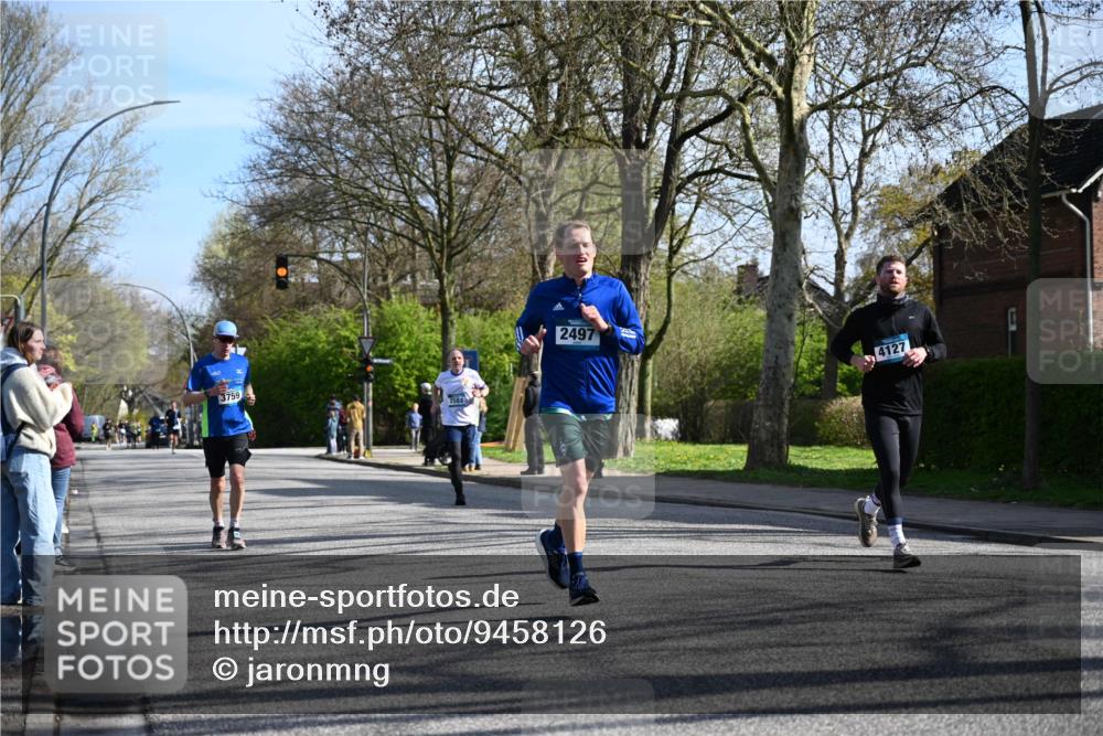 12.04.2026 - 45. Internationalen Wilhelmsburger Insellauf J. Mangold http://msf.ph/oto/9458126 12.04.2026 10:35:08 Ziel 5036, 5048, 2423, 2814, 4000, 5551, 4109, 2497, 2583, 3759, 4127, 5523, 5523, 4884, 5603, 4521, 5731, 5950, 5042, 4050 meine-sportfotos.de