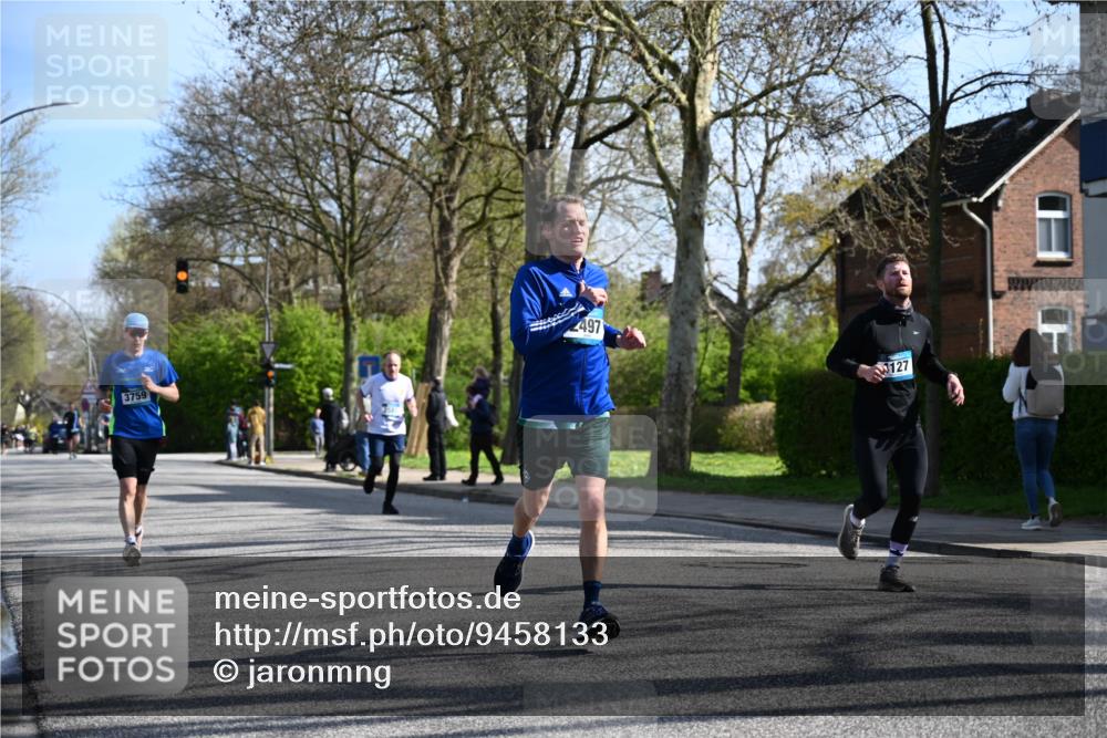 12.04.2026 - 45. Internationalen Wilhelmsburger Insellauf J. Mangold http://msf.ph/oto/9458133 12.04.2026 10:35:09 Ziel 5036, 5048, 2423, 2814, 4000, 5551, 4109, 2497, 2583, 3759, 4127, 5523, 4884, 5603, 5603, 4521, 5731, 5950, 5042, 4050 meine-sportfotos.de