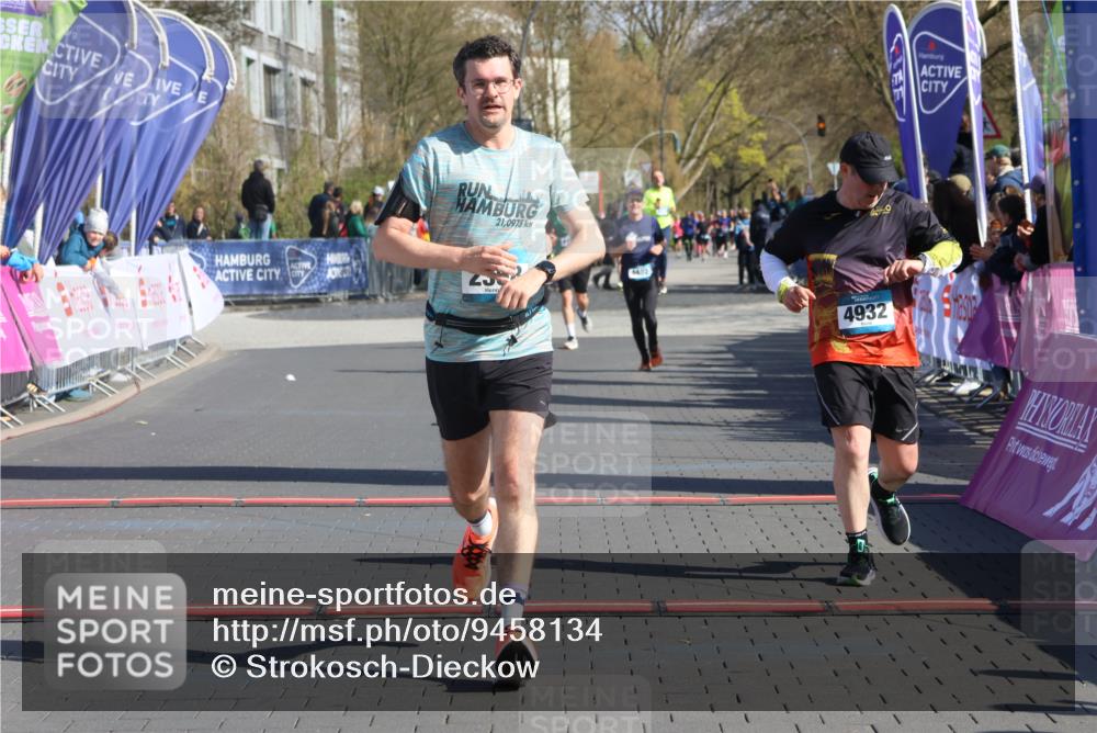 12.04.2026 - 45. Internationalen Wilhelmsburger Insellauf Strokosch-Dieckow http://msf.ph/oto/9458134 12.04.2026 10:47:53 Ziel 2358, 4932 meine-sportfotos.de
