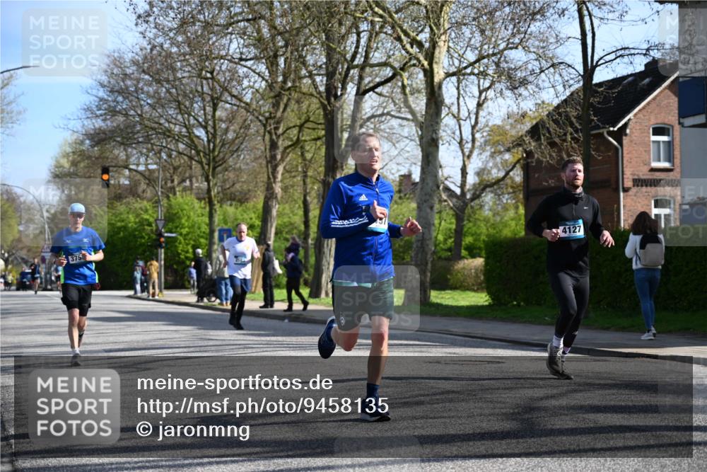 12.04.2026 - 45. Internationalen Wilhelmsburger Insellauf J. Mangold http://msf.ph/oto/9458135 12.04.2026 10:35:09 Ziel 5036, 5048, 2423, 2814, 4000, 5551, 4109, 2497, 2583, 3759, 4127, 5523, 4884, 5603, 5603, 4521, 5731, 5950, 5042, 4050 meine-sportfotos.de