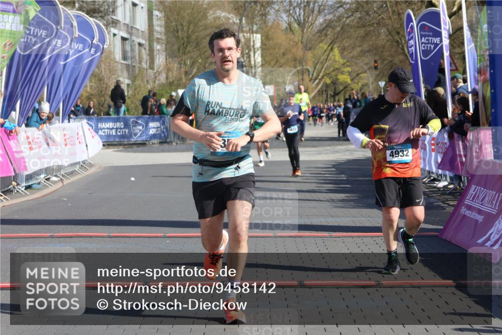 12.04.2026 - 45. Internationalen Wilhelmsburger Insellauf Strokosch-Dieckow http://msf.ph/oto/9458142 12.04.2026 10:47:53 Ziel 2358, 4932 meine-sportfotos.de
