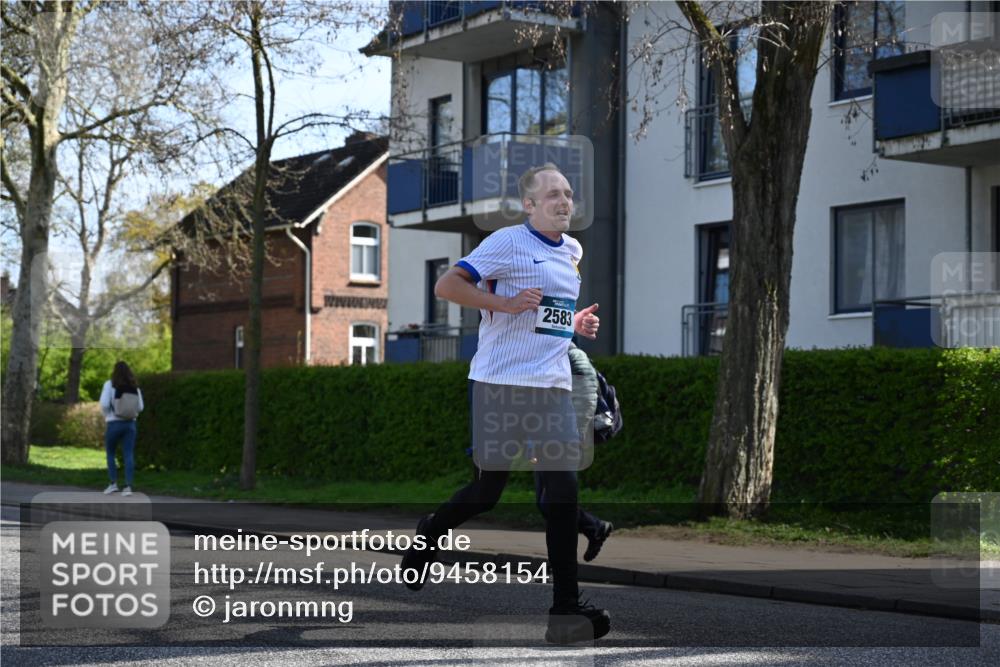 12.04.2026 - 45. Internationalen Wilhelmsburger Insellauf J. Mangold http://msf.ph/oto/9458154 12.04.2026 10:35:14 Ziel 5551, 4109, 2497, 2583, 3759, 4127, 5523, 4884, 5603, 4521, 5731, 5731, 5950, 5042, 4050, 5589, 3084, 3516 meine-sportfotos.de