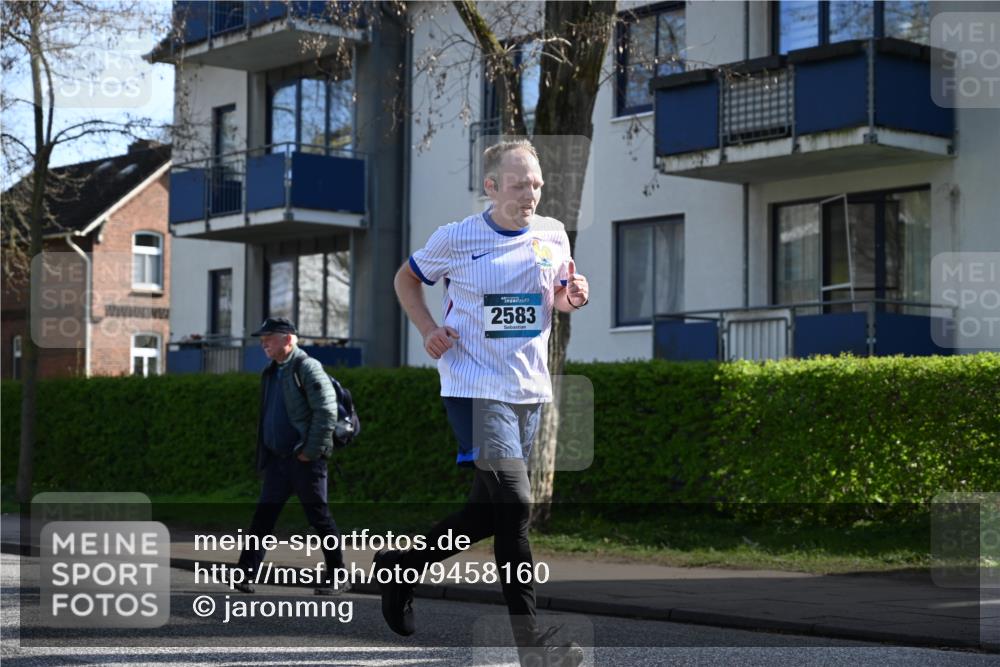 12.04.2026 - 45. Internationalen Wilhelmsburger Insellauf J. Mangold http://msf.ph/oto/9458160 12.04.2026 10:35:14 Ziel 5551, 4109, 2497, 2583, 3759, 4127, 5523, 4884, 5603, 4521, 5731, 5731, 5950, 5042, 4050, 5589, 3084, 3516 meine-sportfotos.de