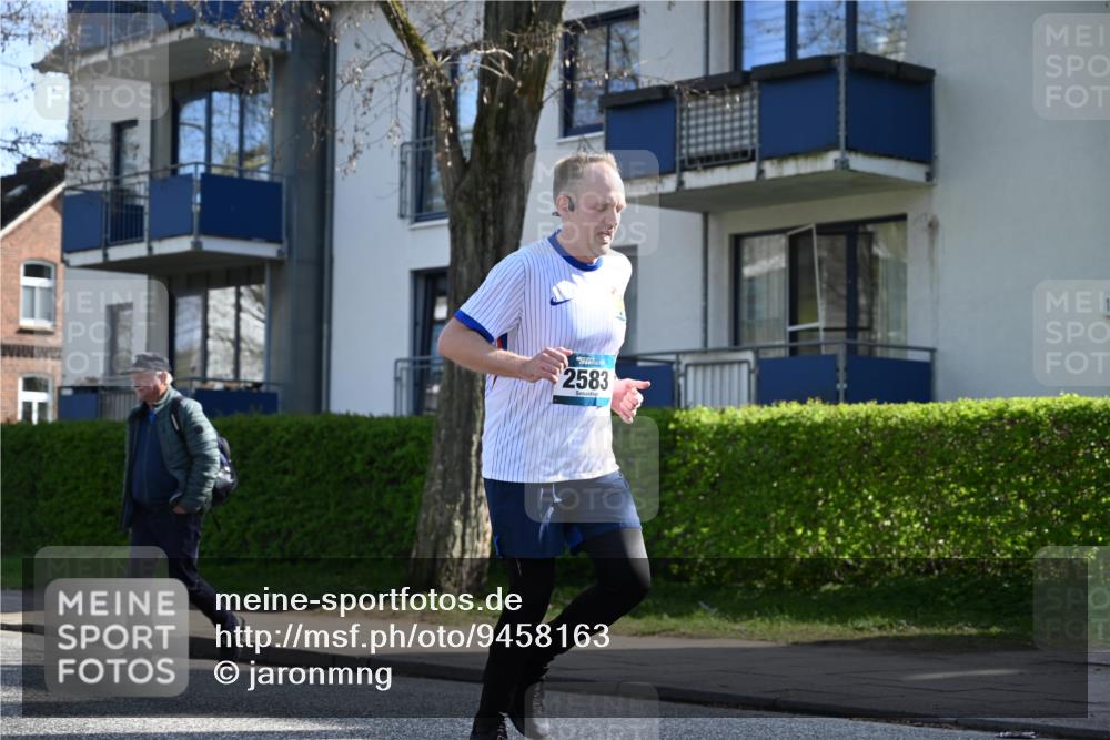 12.04.2026 - 45. Internationalen Wilhelmsburger Insellauf J. Mangold http://msf.ph/oto/9458163 12.04.2026 10:35:14 Ziel 5551, 4109, 2497, 2583, 3759, 4127, 5523, 4884, 5603, 4521, 5731, 5731, 5950, 5042, 4050, 5589, 3084, 3516 meine-sportfotos.de