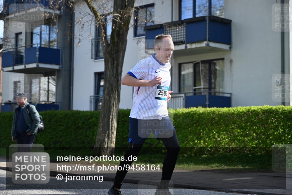 12.04.2026 - 45. Internationalen Wilhelmsburger Insellauf J. Mangold http://msf.ph/oto/9458164 12.04.2026 10:35:14 Ziel 5551, 4109, 2497, 2583, 3759, 4127, 5523, 4884, 5603, 4521, 5731, 5731, 5950, 5042, 4050, 5589, 3084, 3516 meine-sportfotos.de