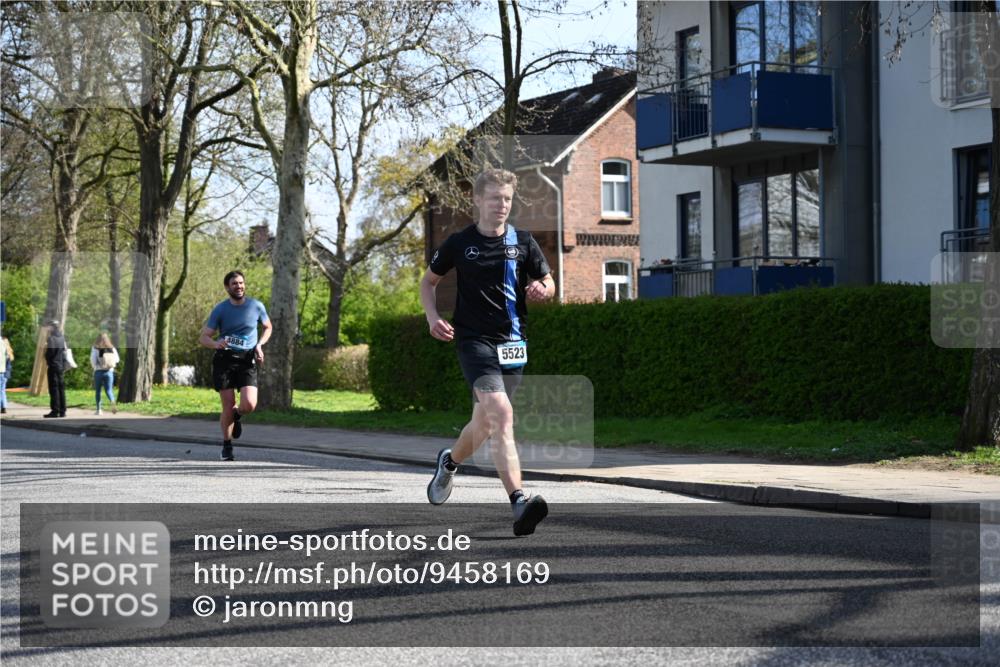 12.04.2026 - 45. Internationalen Wilhelmsburger Insellauf J. Mangold http://msf.ph/oto/9458169 12.04.2026 10:35:24 Ziel 2583, 3759, 4127, 5523, 4884, 5603, 4521, 5731, 5950, 5042, 4050, 5589, 3084, 3516, 3084, 3516, 3221, 2192, 3731, 4118 meine-sportfotos.de
