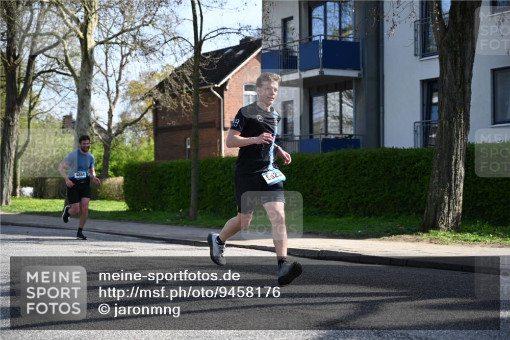 12.04.2026 - 45. Internationalen Wilhelmsburger Insellauf J. Mangold http://msf.ph/oto/9458176 12.04.2026 10:35:24 Ziel 2583, 3759, 4127, 5523, 4884, 5603, 4521, 5731, 5950, 5042, 4050, 5589, 3084, 3516, 3084, 3516, 3221, 2192, 3731, 4118 meine-sportfotos.de