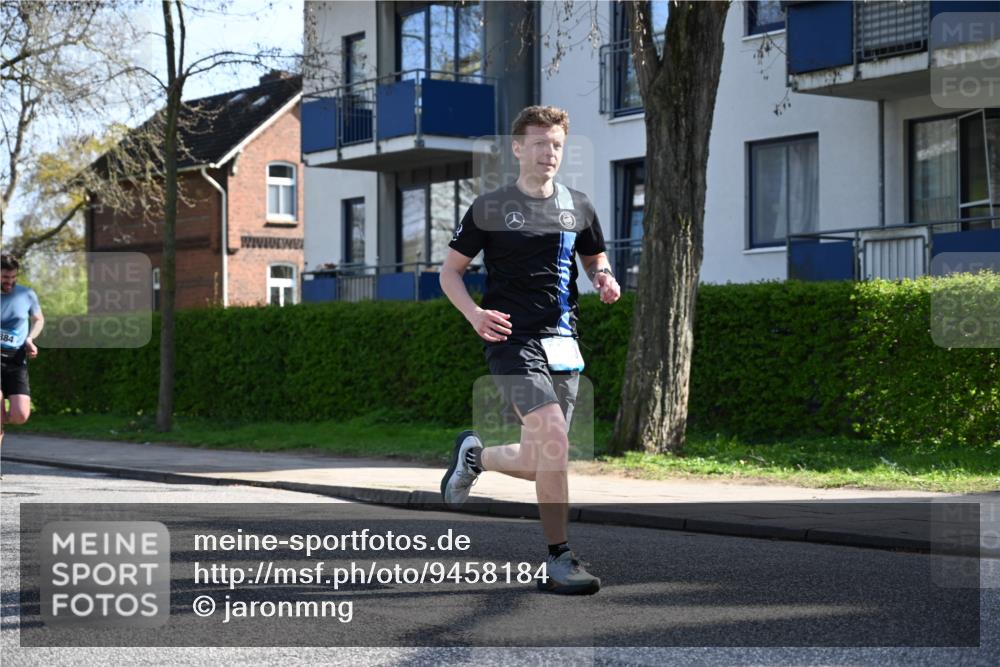 12.04.2026 - 45. Internationalen Wilhelmsburger Insellauf J. Mangold http://msf.ph/oto/9458184 12.04.2026 10:35:25 Ziel 2583, 3759, 4127, 5523, 4884, 5603, 4521, 4521, 5731, 5950, 5042, 4050, 5589, 3084, 3516, 3221, 2192, 3731, 4118 meine-sportfotos.de