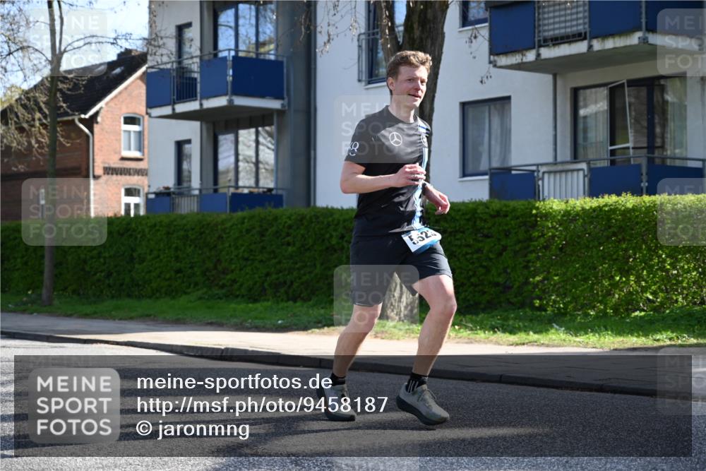12.04.2026 - 45. Internationalen Wilhelmsburger Insellauf J. Mangold http://msf.ph/oto/9458187 12.04.2026 10:35:25 Ziel 2583, 3759, 4127, 5523, 4884, 5603, 4521, 4521, 5731, 5950, 5042, 4050, 5589, 3084, 3516, 3221, 2192, 3731, 4118 meine-sportfotos.de