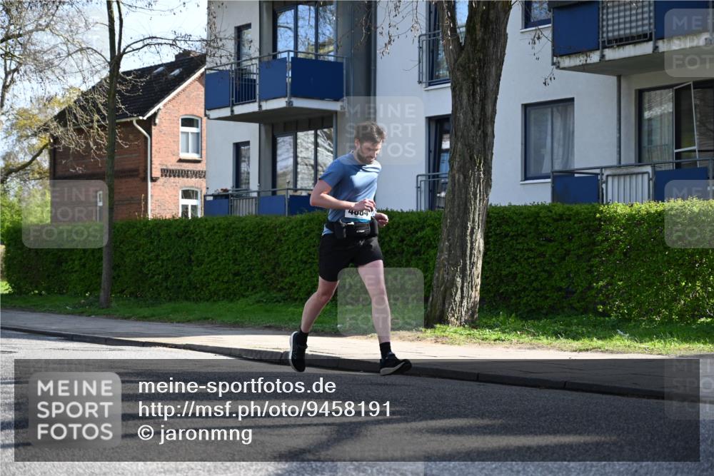 12.04.2026 - 45. Internationalen Wilhelmsburger Insellauf J. Mangold http://msf.ph/oto/9458191 12.04.2026 10:35:26 Ziel 3759, 4127, 5523, 4884, 5603, 4521, 5731, 5731, 5950, 5042, 4050, 5589, 3084, 3516, 3221, 2192, 3731, 4118 meine-sportfotos.de