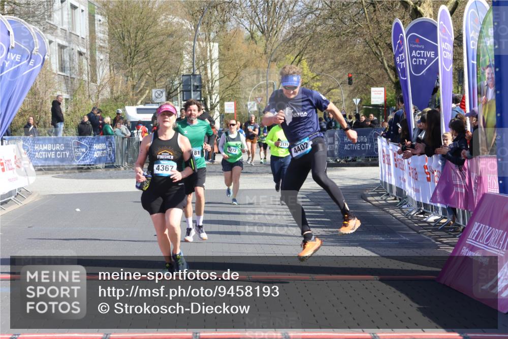 12.04.2026 - 45. Internationalen Wilhelmsburger Insellauf Strokosch-Dieckow http://msf.ph/oto/9458193 12.04.2026 10:47:58 Ziel 4402, 4367, 4181 meine-sportfotos.de