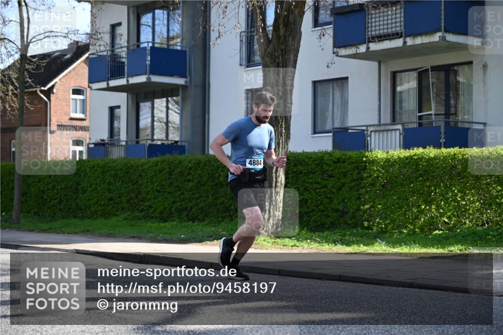 12.04.2026 - 45. Internationalen Wilhelmsburger Insellauf J. Mangold http://msf.ph/oto/9458197 12.04.2026 10:35:27 Ziel 4127, 5523, 4884, 5603, 4521, 5731, 5950, 5042, 4050, 5589, 3084, 3516, 3221, 2192, 3731, 4118 meine-sportfotos.de