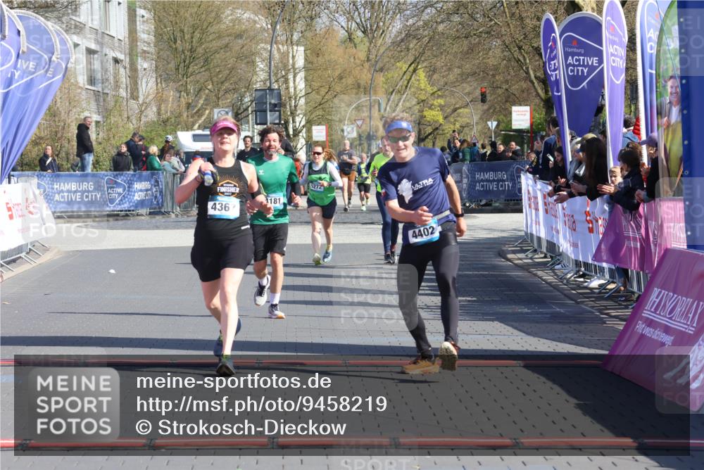 12.04.2026 - 45. Internationalen Wilhelmsburger Insellauf Strokosch-Dieckow http://msf.ph/oto/9458219 12.04.2026 10:47:58 Ziel 4402, 4367, 4181 meine-sportfotos.de