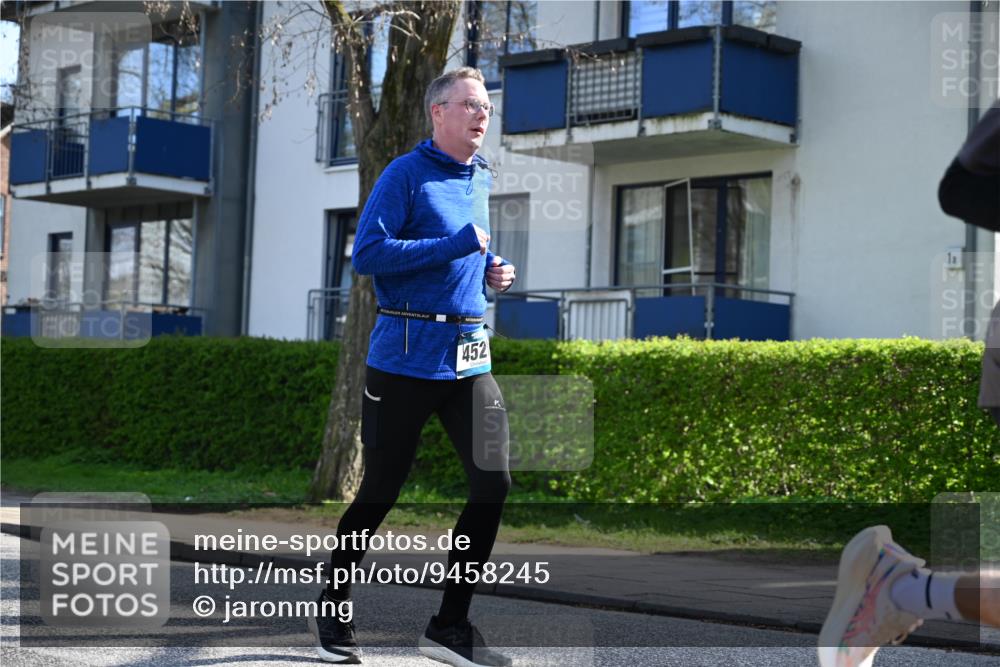 12.04.2026 - 45. Internationalen Wilhelmsburger Insellauf J. Mangold http://msf.ph/oto/9458245 12.04.2026 10:35:38 Ziel 5603, 4521, 5731, 5950, 5042, 4050, 5589, 3084, 3516, 3221, 2192, 3731, 4118, 4190, 4439, 4172 meine-sportfotos.de
