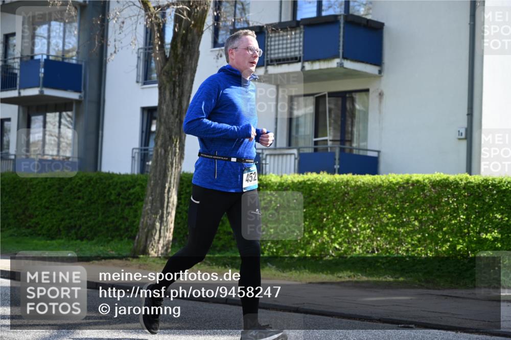 12.04.2026 - 45. Internationalen Wilhelmsburger Insellauf J. Mangold http://msf.ph/oto/9458247 12.04.2026 10:35:38 Ziel 5603, 4521, 5731, 5950, 5042, 4050, 5589, 3084, 3516, 3221, 2192, 3731, 4118, 4190, 4439, 4172 meine-sportfotos.de