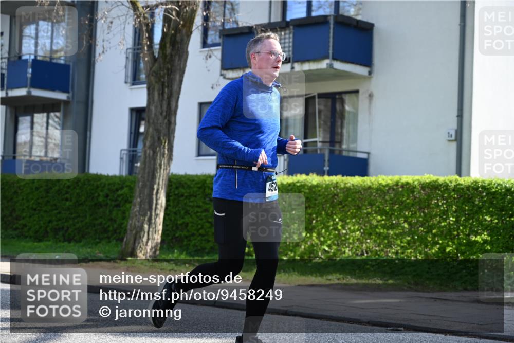 12.04.2026 - 45. Internationalen Wilhelmsburger Insellauf J. Mangold http://msf.ph/oto/9458249 12.04.2026 10:35:38 Ziel 5603, 4521, 5731, 5950, 5042, 4050, 5589, 3084, 3516, 3221, 2192, 3731, 4118, 4190, 4439, 4172 meine-sportfotos.de