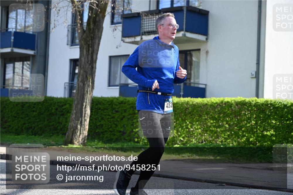 12.04.2026 - 45. Internationalen Wilhelmsburger Insellauf J. Mangold http://msf.ph/oto/9458251 12.04.2026 10:35:39 Ziel 5603, 4521, 5731, 5950, 5042, 4050, 5589, 3084, 3516, 3221, 2192, 3731, 4118, 4190, 4439, 4172, 4030 meine-sportfotos.de
