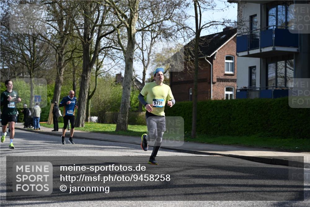 12.04.2026 - 45. Internationalen Wilhelmsburger Insellauf J. Mangold http://msf.ph/oto/9458258 12.04.2026 10:35:42 Ziel 5603, 4521, 5731, 5950, 5042, 4050, 5589, 3084, 3516, 3221, 3221, 2192, 3731, 4118, 4190, 4190, 4439, 4172, 4030, 5291 meine-sportfotos.de