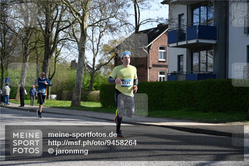 12.04.2026 - 45. Internationalen Wilhelmsburger Insellauf J. Mangold http://msf.ph/oto/9458264 12.04.2026 10:35:42 Ziel 5603, 4521, 5731, 5950, 5042, 4050, 5589, 3084, 3516, 3221, 3221, 2192, 3731, 4118, 4190, 4190, 4439, 4172, 4030, 5291 meine-sportfotos.de