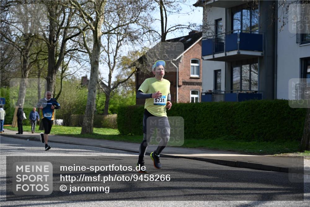 12.04.2026 - 45. Internationalen Wilhelmsburger Insellauf J. Mangold http://msf.ph/oto/9458266 12.04.2026 10:35:42 Ziel 5603, 4521, 5731, 5950, 5042, 4050, 5589, 3084, 3516, 3221, 3221, 2192, 3731, 4118, 4190, 4190, 4439, 4172, 4030, 5291 meine-sportfotos.de