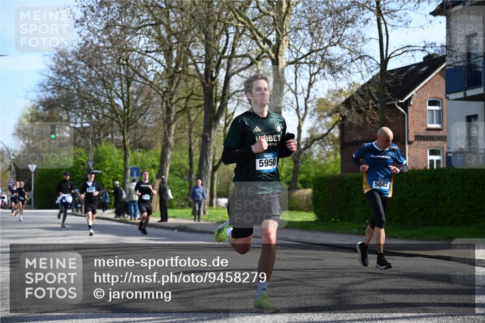 12.04.2026 - 45. Internationalen Wilhelmsburger Insellauf J. Mangold http://msf.ph/oto/9458279 12.04.2026 10:35:44 Ziel 5603, 4521, 5731, 5950, 5042, 4050, 5589, 3084, 3516, 3221, 2192, 3731, 4118, 4190, 4439, 4439, 4172, 4030, 5291 meine-sportfotos.de
