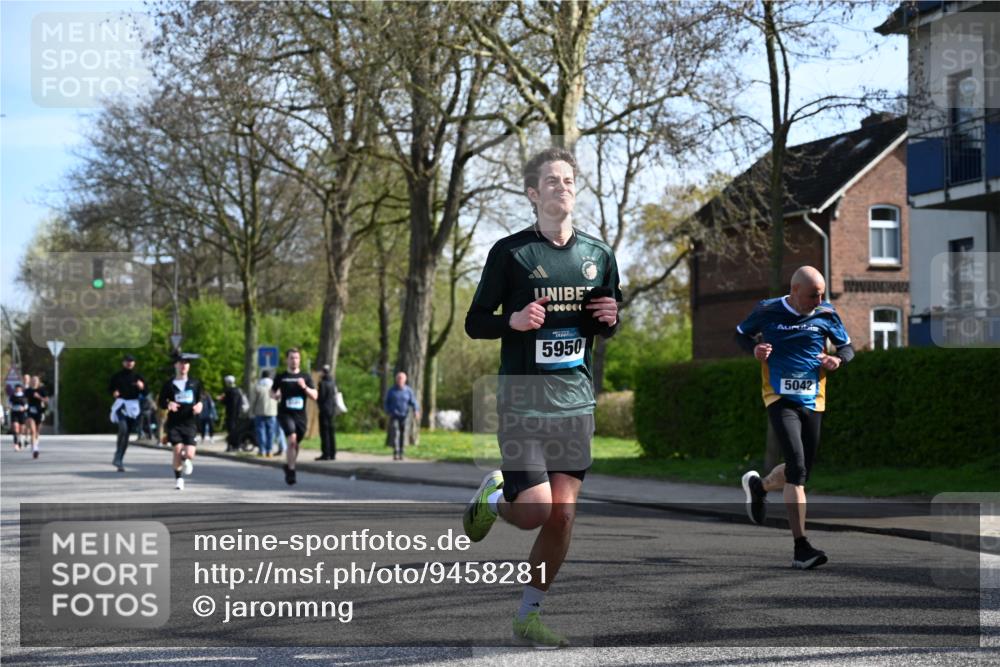 12.04.2026 - 45. Internationalen Wilhelmsburger Insellauf J. Mangold http://msf.ph/oto/9458281 12.04.2026 10:35:44 Ziel 5603, 4521, 5731, 5950, 5042, 4050, 5589, 3084, 3516, 3221, 2192, 3731, 4118, 4190, 4439, 4439, 4172, 4030, 5291 meine-sportfotos.de