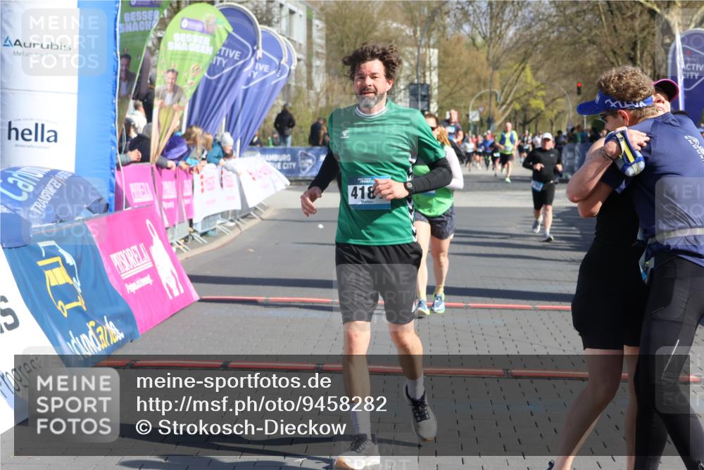 12.04.2026 - 45. Internationalen Wilhelmsburger Insellauf Strokosch-Dieckow http://msf.ph/oto/9458282 12.04.2026 10:48:04 Ziel 4181, 5272, 3174, 4360 meine-sportfotos.de