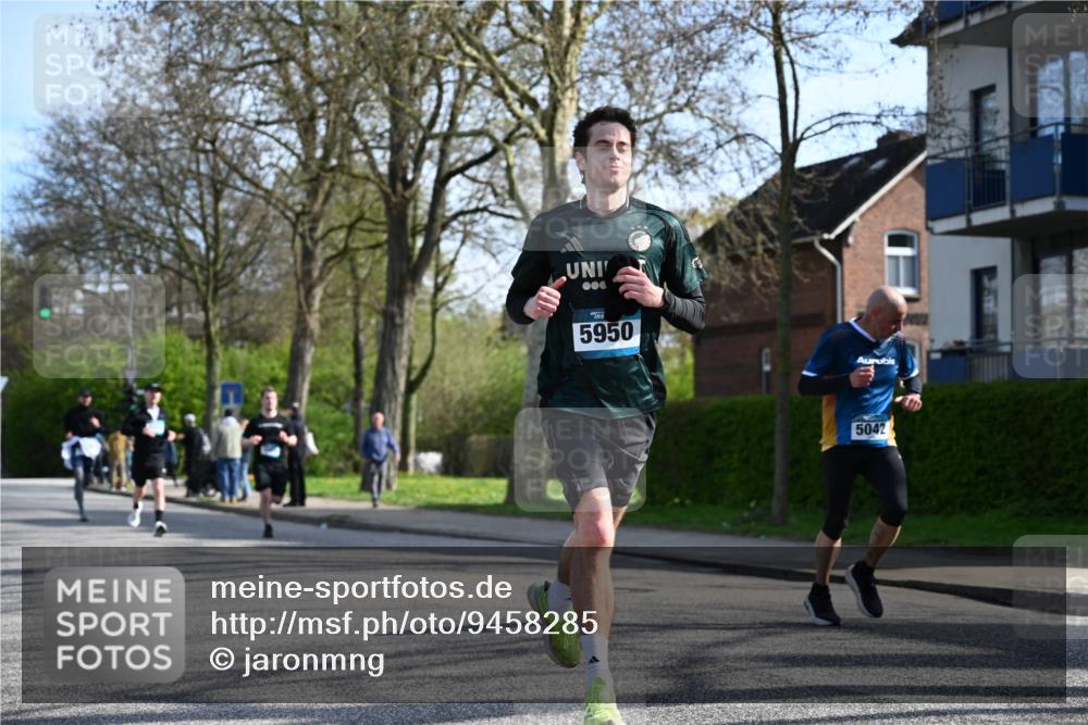 12.04.2026 - 45. Internationalen Wilhelmsburger Insellauf J. Mangold http://msf.ph/oto/9458285 12.04.2026 10:35:44 Ziel 5603, 4521, 5731, 5950, 5042, 4050, 5589, 3084, 3516, 3221, 2192, 3731, 4118, 4190, 4439, 4439, 4172, 4030, 5291 meine-sportfotos.de
