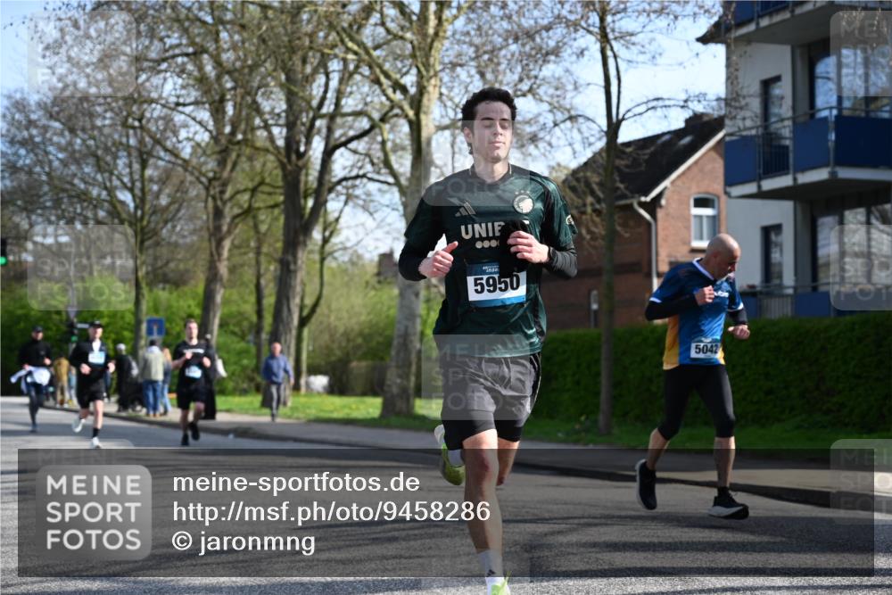12.04.2026 - 45. Internationalen Wilhelmsburger Insellauf J. Mangold http://msf.ph/oto/9458286 12.04.2026 10:35:44 Ziel 5603, 4521, 5731, 5950, 5042, 4050, 5589, 3084, 3516, 3221, 2192, 3731, 4118, 4190, 4439, 4439, 4172, 4030, 5291 meine-sportfotos.de