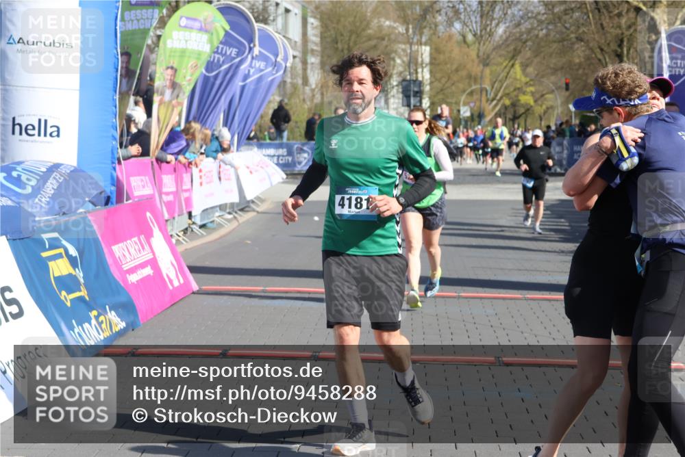 12.04.2026 - 45. Internationalen Wilhelmsburger Insellauf Strokosch-Dieckow http://msf.ph/oto/9458288 12.04.2026 10:48:04 Ziel 4181, 5272, 3174, 4360 meine-sportfotos.de
