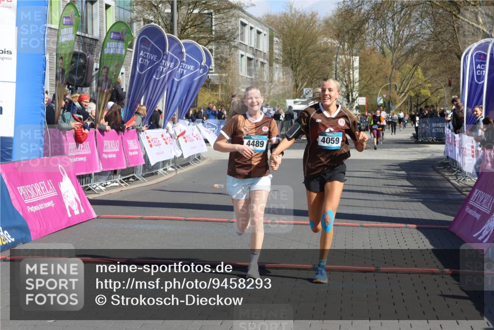 12.04.2026 - 45. Internationalen Wilhelmsburger Insellauf Strokosch-Dieckow http://msf.ph/oto/9458293 12.04.2026 11:04:45 Ziel 2664, 5792, 4059, 4489, 4686 meine-sportfotos.de