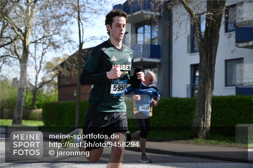 12.04.2026 - 45. Internationalen Wilhelmsburger Insellauf J. Mangold http://msf.ph/oto/9458294 12.04.2026 10:35:45 Ziel 5603, 4521, 5731, 5950, 5042, 4050, 5589, 3084, 3516, 3221, 2192, 3731, 2192, 3731, 4118, 4190, 4439, 4172, 4030, 5291 meine-sportfotos.de