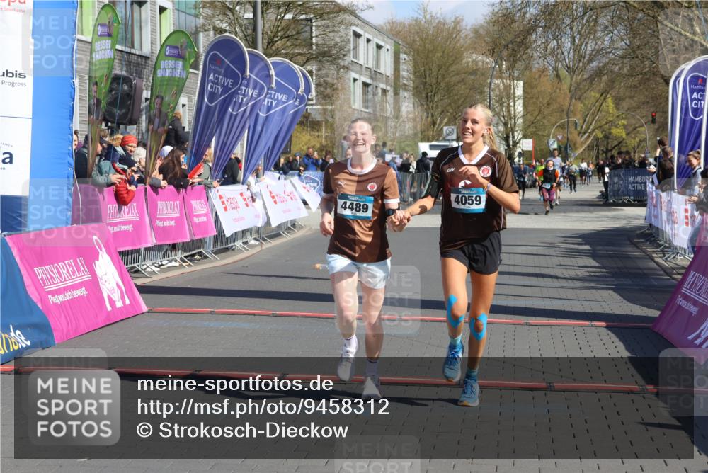 12.04.2026 - 45. Internationalen Wilhelmsburger Insellauf Strokosch-Dieckow http://msf.ph/oto/9458312 12.04.2026 11:04:45 Ziel 2664, 5792, 4059, 4489, 4686 meine-sportfotos.de
