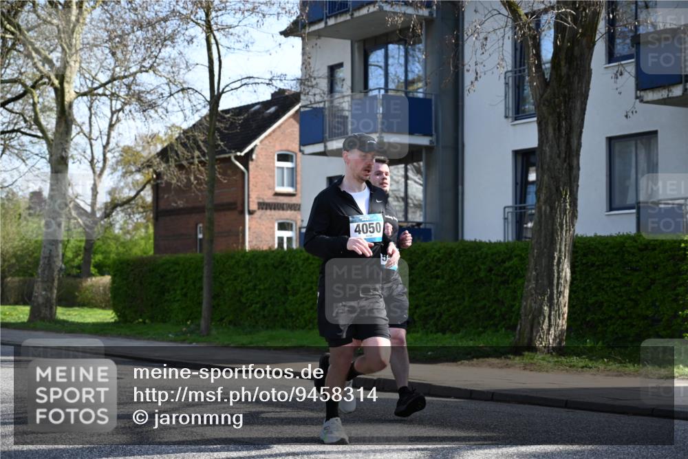12.04.2026 - 45. Internationalen Wilhelmsburger Insellauf J. Mangold http://msf.ph/oto/9458314 12.04.2026 10:35:49 Ziel 4521, 5731, 5950, 5042, 4050, 5589, 3084, 3516, 3221, 2192, 3731, 4118, 4190, 4439, 4172, 4030, 5291, 2446 meine-sportfotos.de
