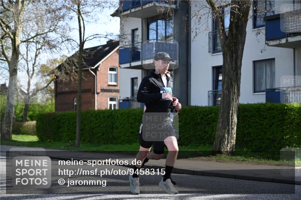 12.04.2026 - 45. Internationalen Wilhelmsburger Insellauf J. Mangold http://msf.ph/oto/9458315 12.04.2026 10:35:49 Ziel 4521, 5731, 5950, 5042, 4050, 5589, 3084, 3516, 3221, 2192, 3731, 4118, 4190, 4439, 4172, 4030, 5291, 2446 meine-sportfotos.de