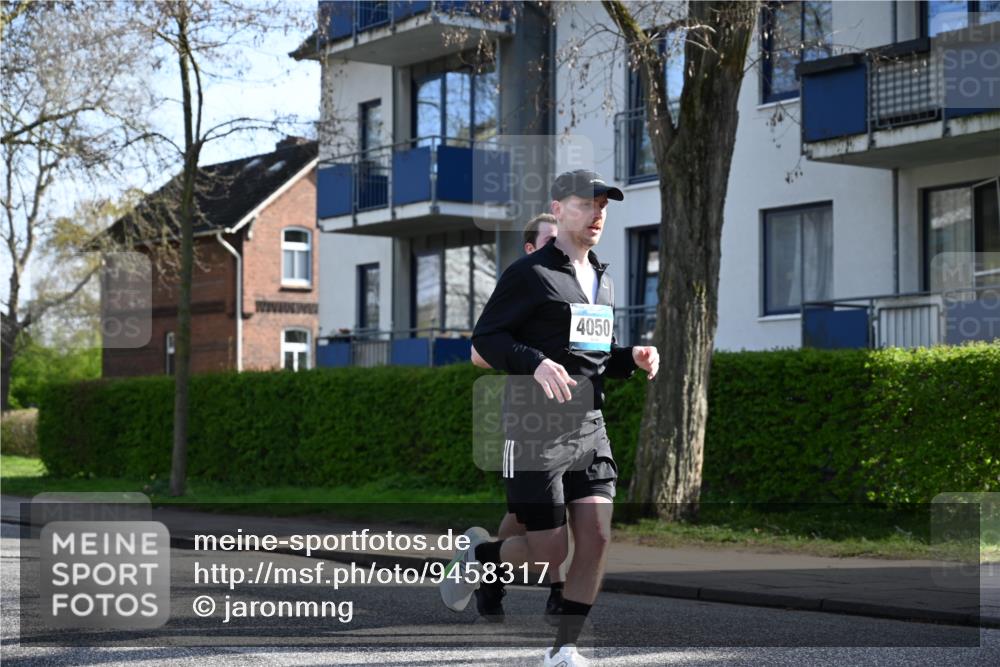 12.04.2026 - 45. Internationalen Wilhelmsburger Insellauf J. Mangold http://msf.ph/oto/9458317 12.04.2026 10:35:49 Ziel 4521, 5731, 5950, 5042, 4050, 5589, 3084, 3516, 3221, 2192, 3731, 4118, 4190, 4439, 4172, 4030, 5291, 2446 meine-sportfotos.de