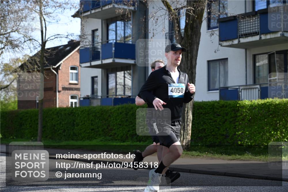 12.04.2026 - 45. Internationalen Wilhelmsburger Insellauf J. Mangold http://msf.ph/oto/9458318 12.04.2026 10:35:49 Ziel 4521, 5731, 5950, 5042, 4050, 5589, 3084, 3516, 3221, 2192, 3731, 4118, 4190, 4439, 4172, 4030, 5291, 2446 meine-sportfotos.de